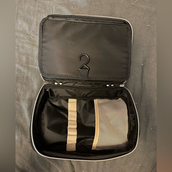 Brand new with tags NUDESTIX HANGING COSMETIC CASE - Picture 2 of 9